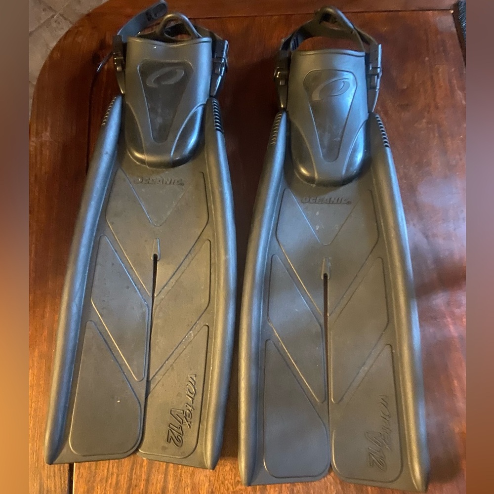 Men's Black Diving Fins with Adjustable Heel Straps